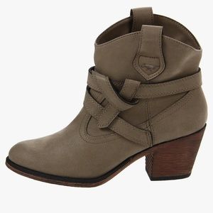 Tan/mushroom rocket dog western booties women’s 9 excellent used condition